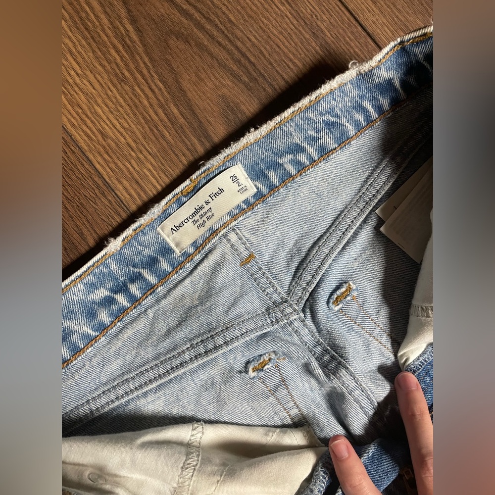 Abercrombie skinny high rise light distressed jeans 26L